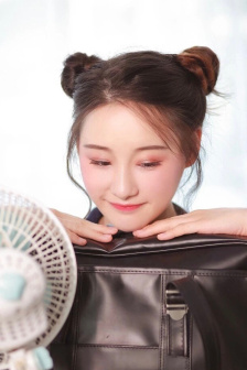 黑色背景国徽手机壁纸